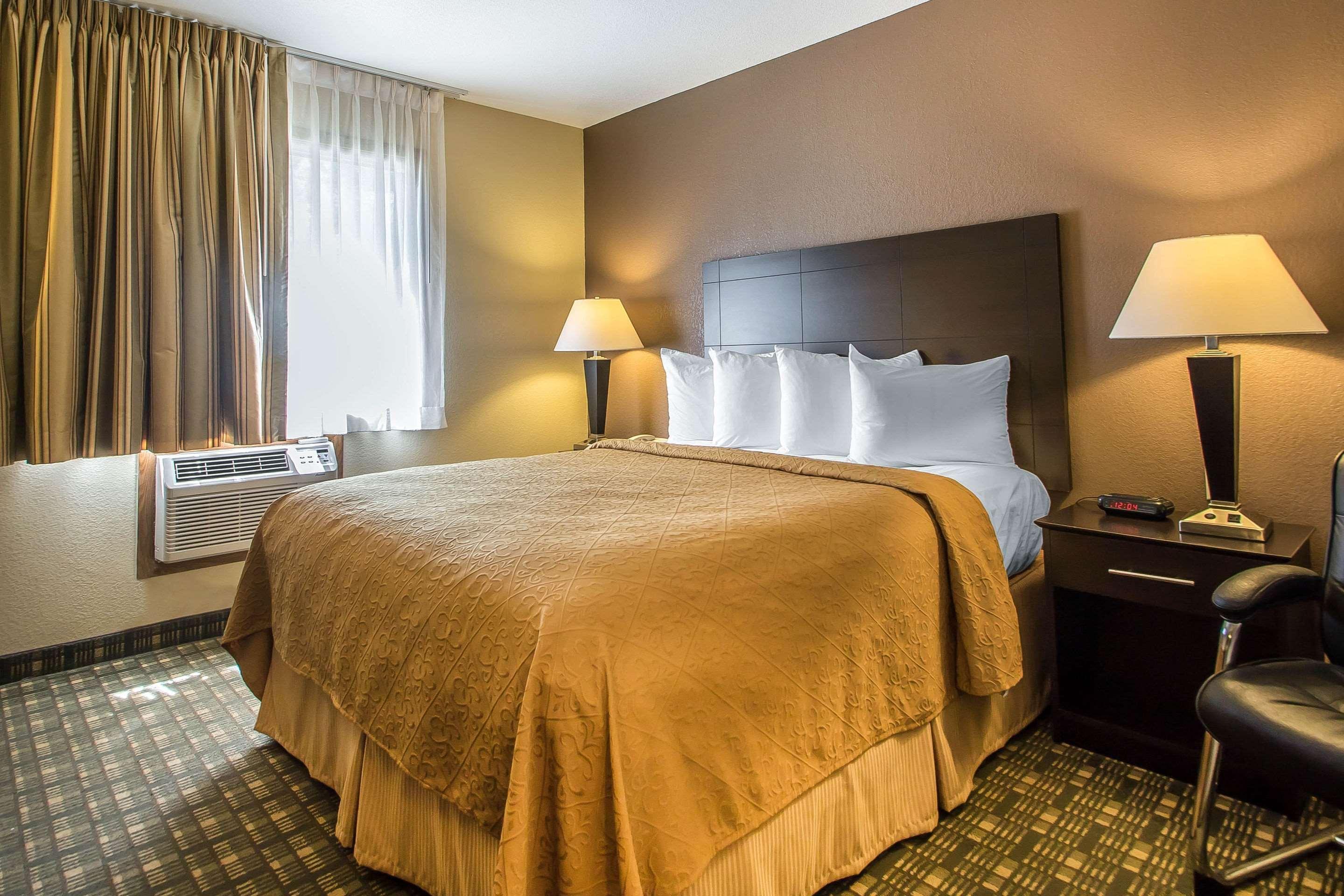 Hotel Quality & Decorah