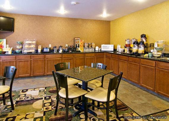 Quality & 2* Decorah